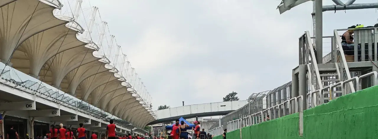 Cobertura dos boxes e reta dos boxes do Autódromo de Interlagos
