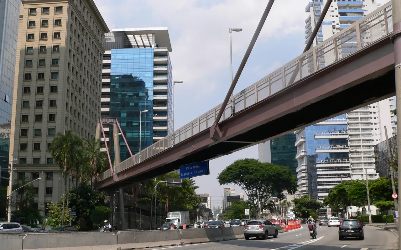 Torres de escritórios na Avenida Juscelino Kubitschek, na região da Vila Olímpia